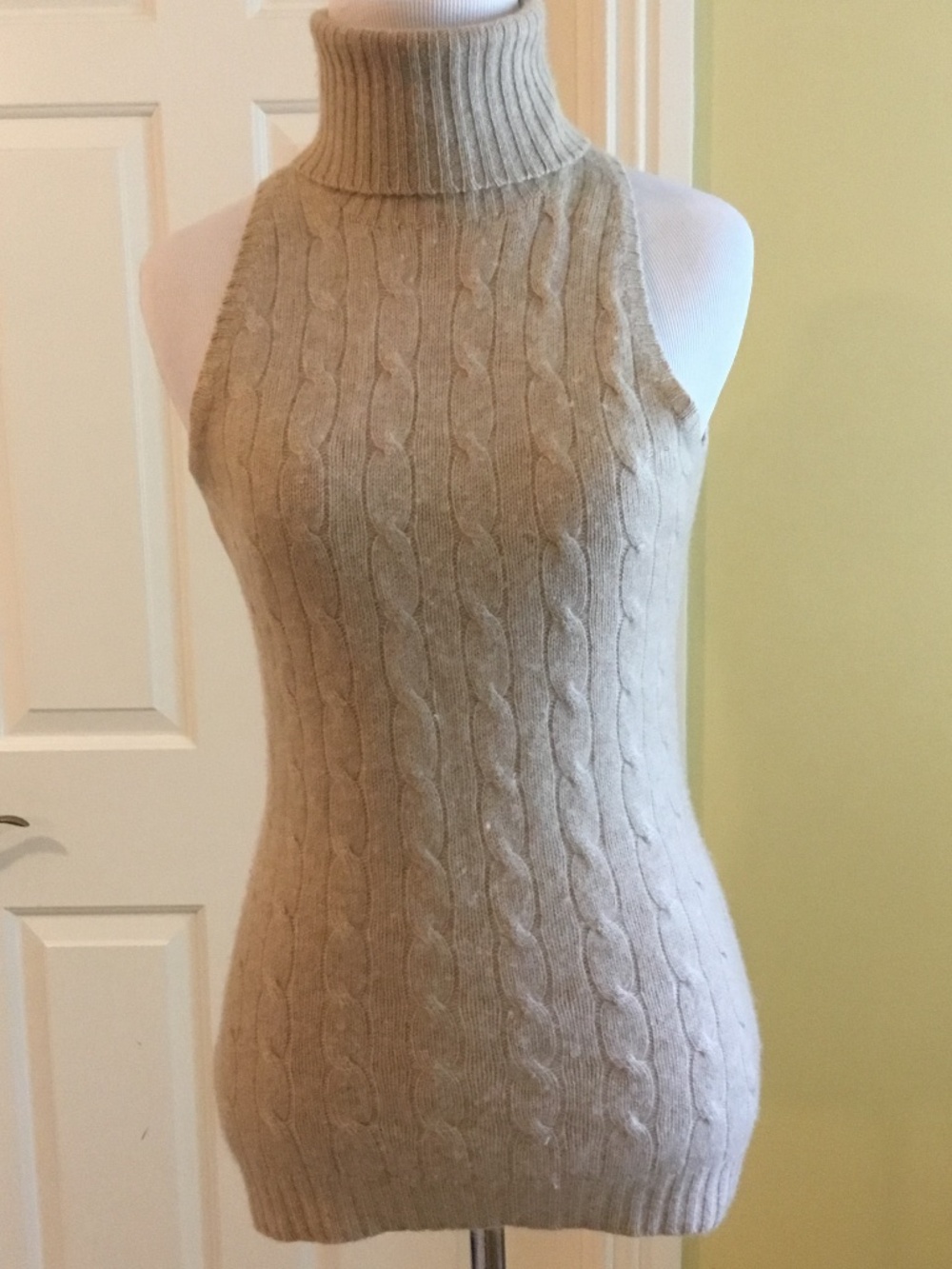 Ralph Lauren Black Label 100% Cashmere Sleeveless Cable Knit Turtleneck Sweater